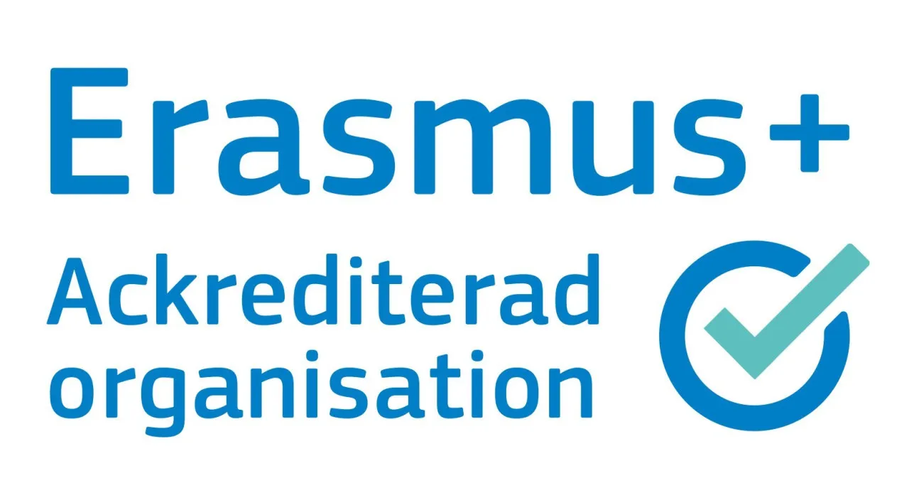 Erasmus Plus Akkreditoitu organisaatio logo turkoosi sv 2