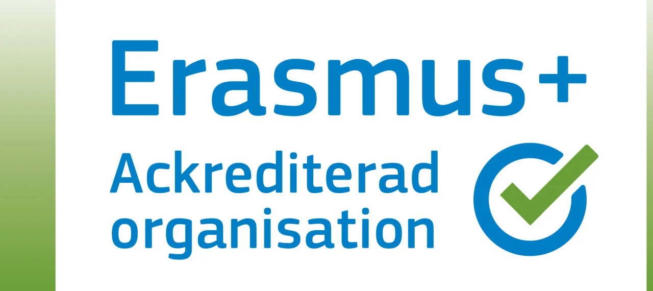 Erasmus Plus Akkreditoitu organisaatio logo vihrea sv