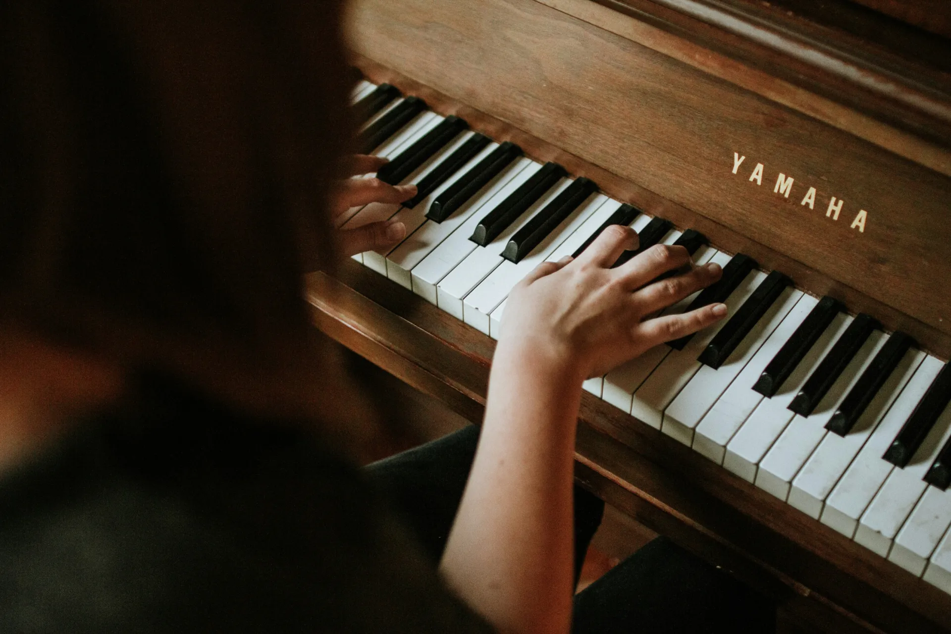 jordan whitfield BhfE1IgcsA8 unsplash piano 1